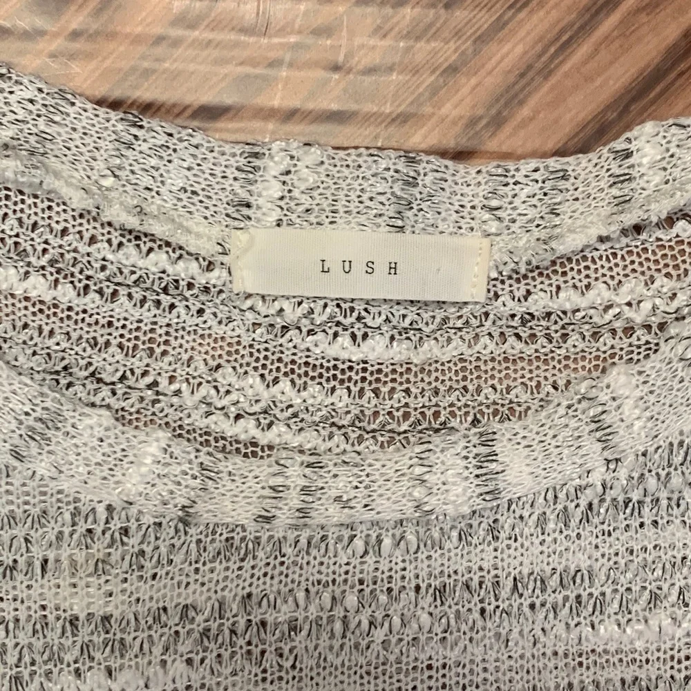 Lush by Anthropologie, Lightweight Knit Crop Top with Tassel Hem, Large - Picture 2 of 8